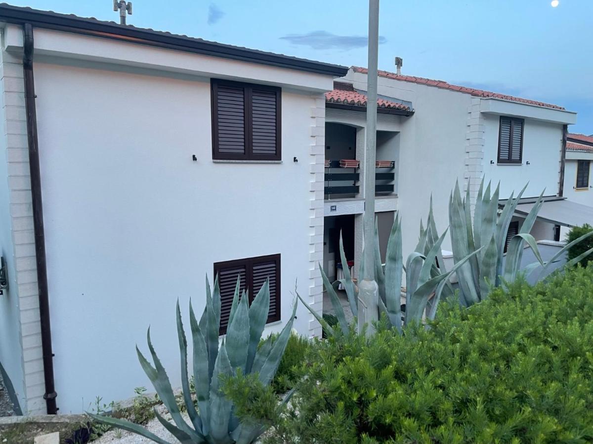Residence4A-Appartamento Bianco Ravni Zewnętrze zdjęcie
